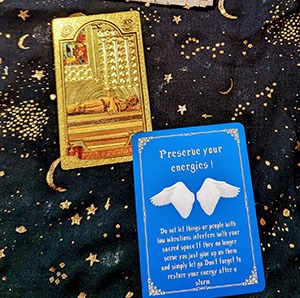 How to Use Oracle Cards with Tarot for Clear Guidance
